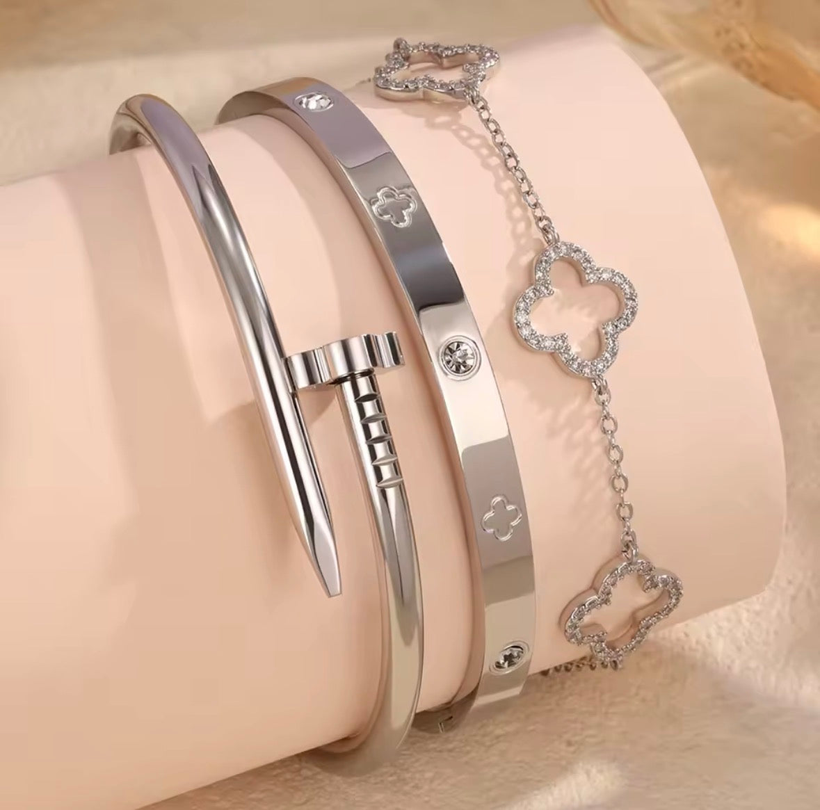 3Pcs Stainless Steel 18K Gold Plated Four-Leaf Flower Nails Stacked Bracelet Bangles