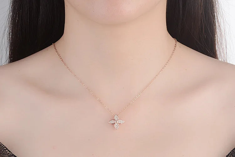 Flower Platinum Plated Pendant Necklace Jewelry For Women Short Chains